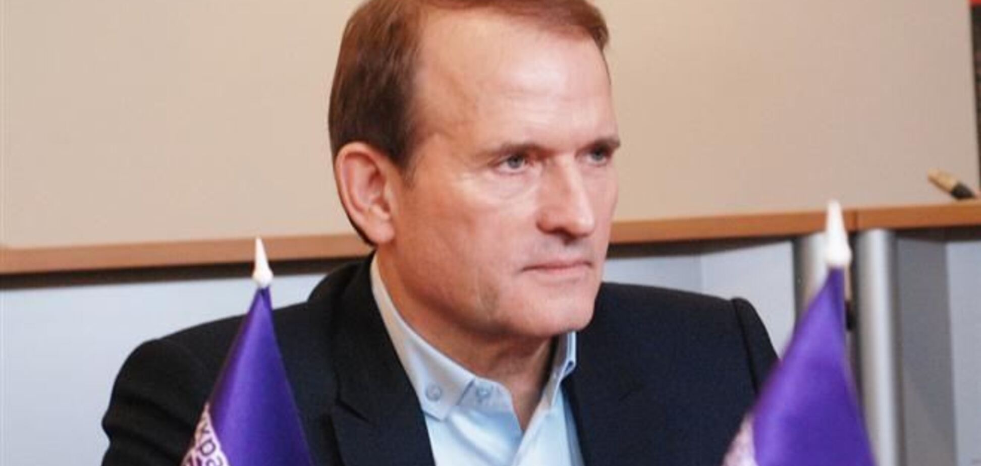 Чиновникам необходимо наладить диалог с представителями громад - Медведчук