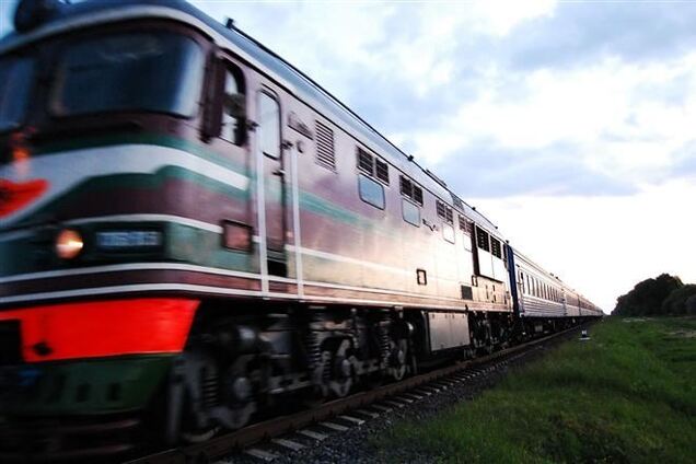 Часть крымских пригородных поездов в Украину отменили