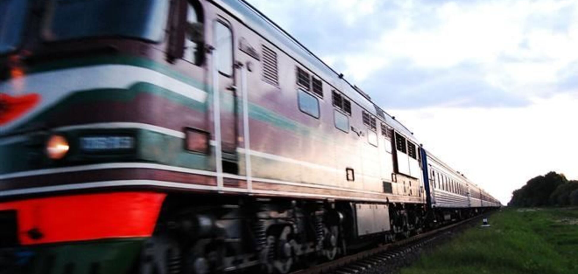 Часть крымских пригородных поездов в Украину отменили