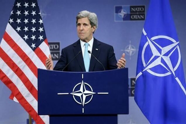 Керри снова призвал российские войска вернуться в казармы