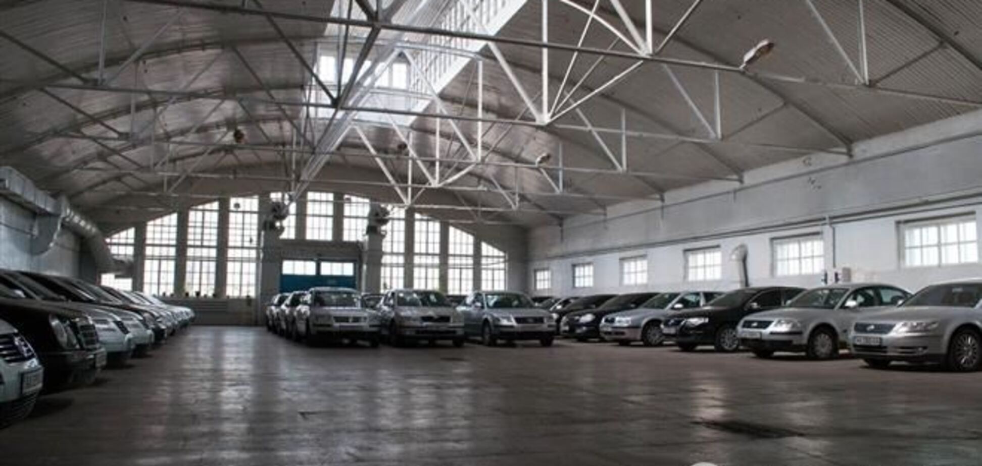 Кабмин продаст половину своих автомобилей