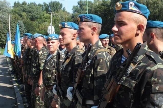 Коломойский предлагает Турчинову сохранить 25-ю бригаду десантников