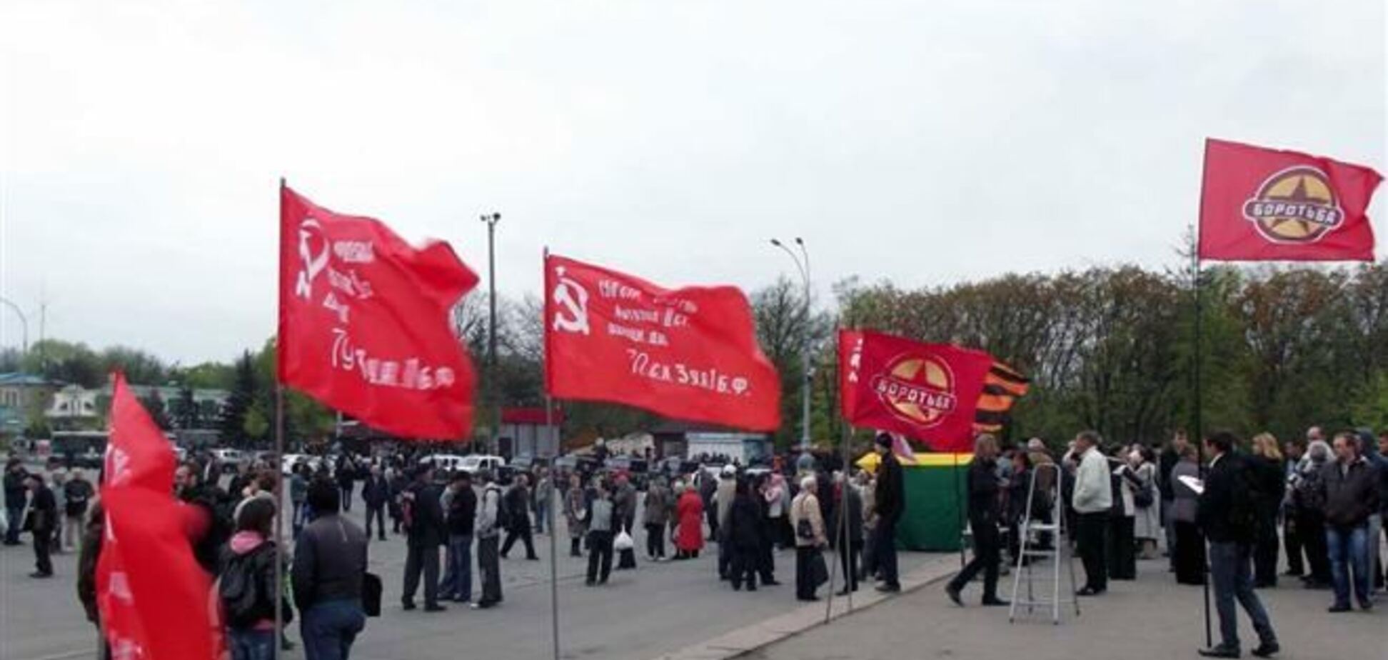 150 протестующих в Харькове выбрали 'народного губернатора' и послали его в Москву