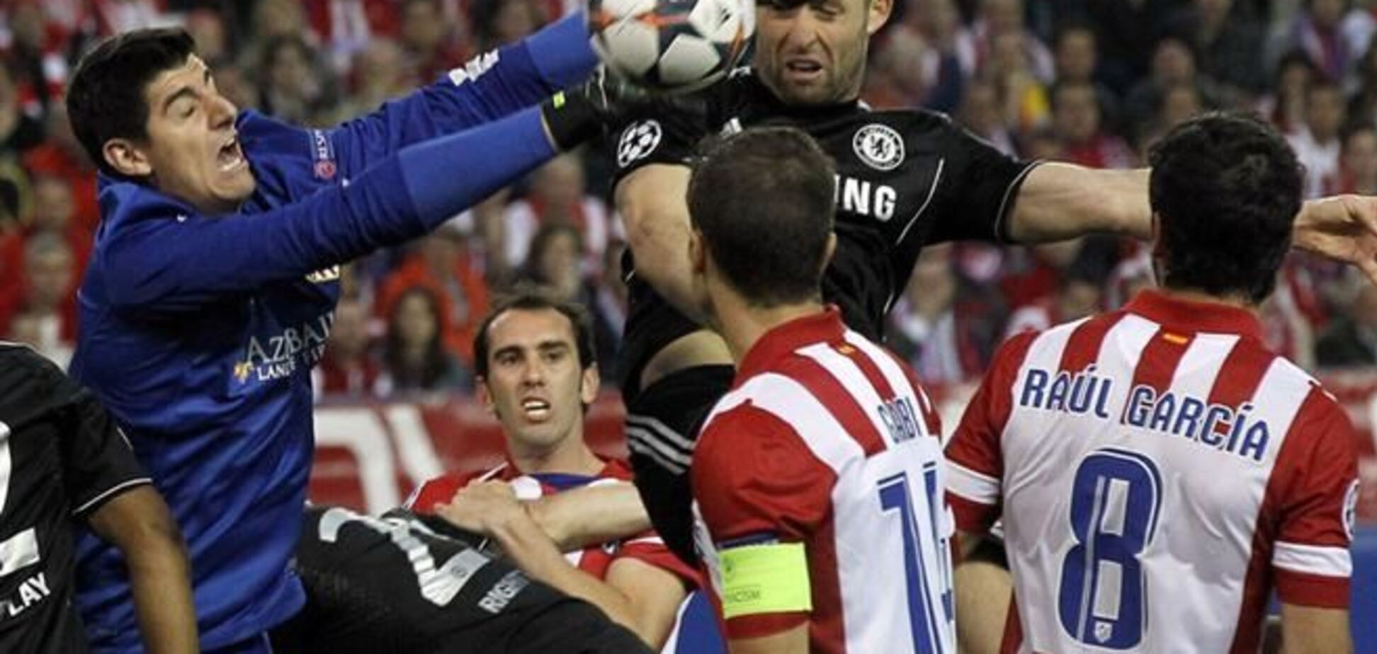 'Атлетико' не пробил защиту 'Челси' в полуфинале Лиги чемпионов