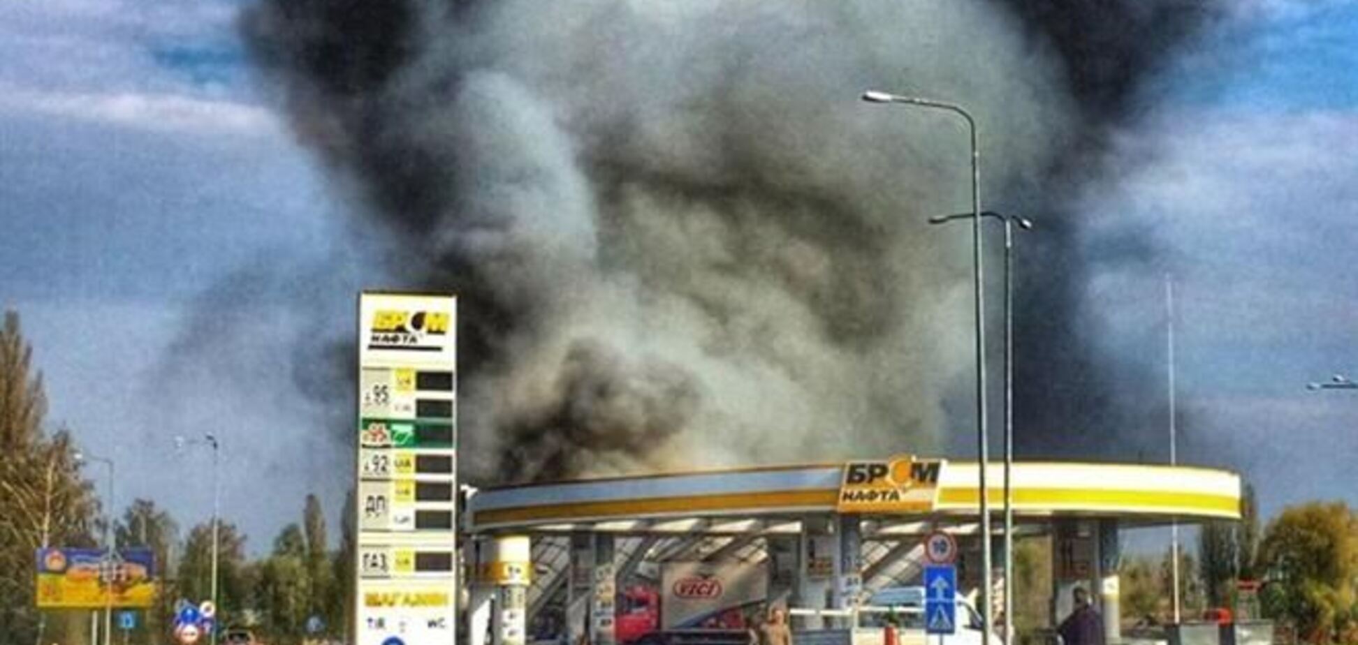 Под Переяслав-Хмельницким горит АЗС Ставицкого - видеофакт