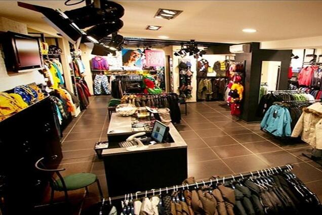 Иностранные торговые сети не могут продать в Украине одежду и обувь