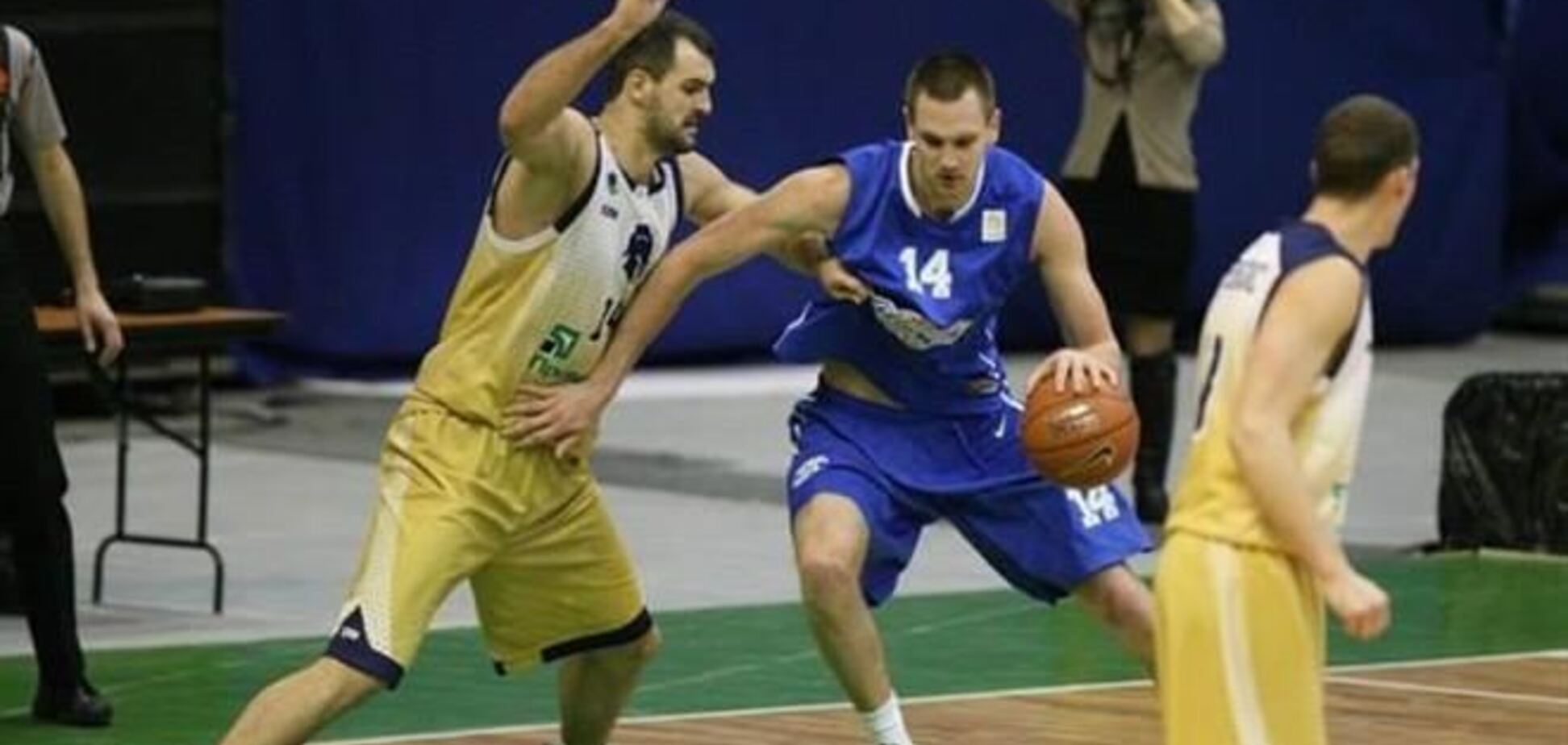 'Будивельник' с разгрома стартовал в полуфинальной серии Суперлиги