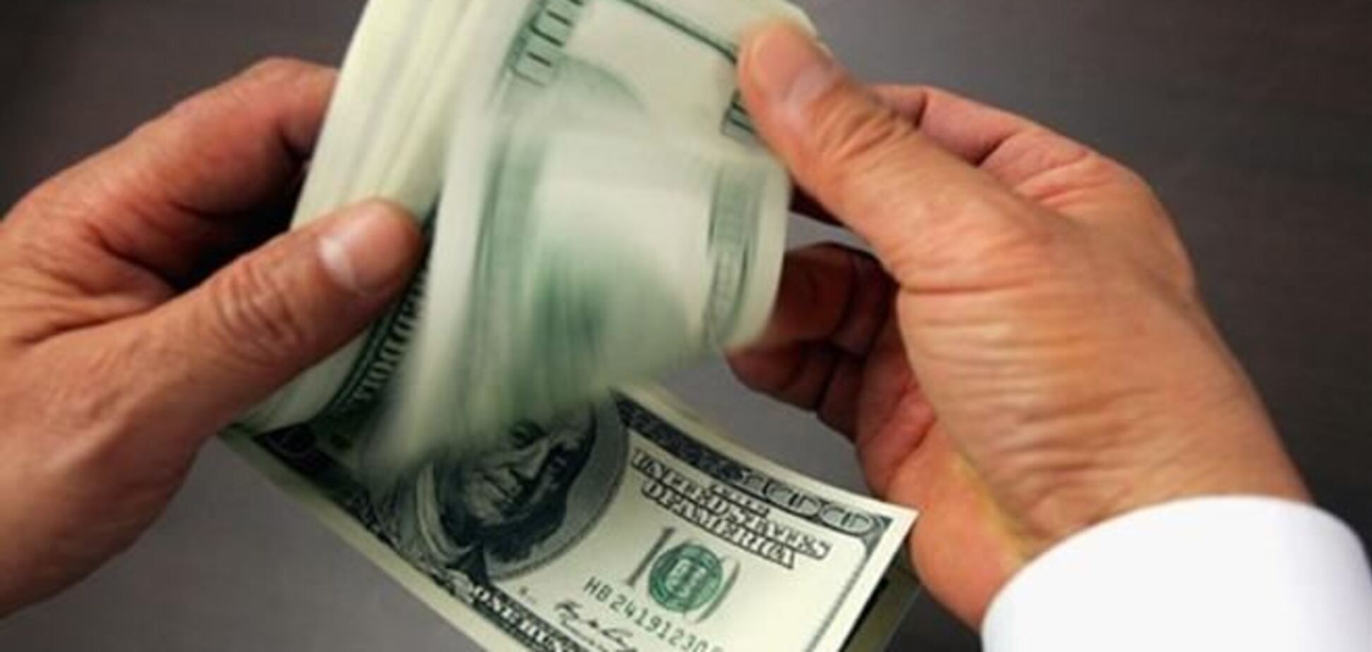 Доллар в обменных пунктах продают по 12 гривен