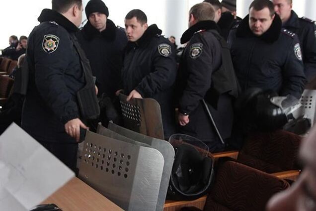 Милиция в Донецке не помогает военным в антитеррористической операции - Минобороны