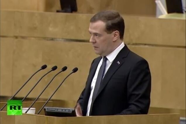 Медведев о санкциях: будем 'зубы показывать' и обращаться в суды