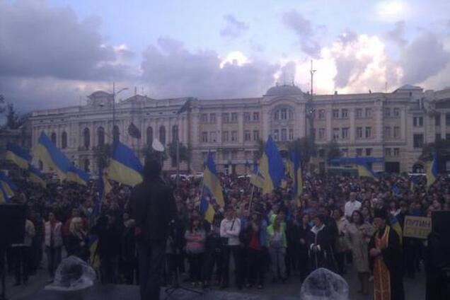 Кілька тисяч харків'ян вийшли на народне віче-молебень 'За єдину Україну'