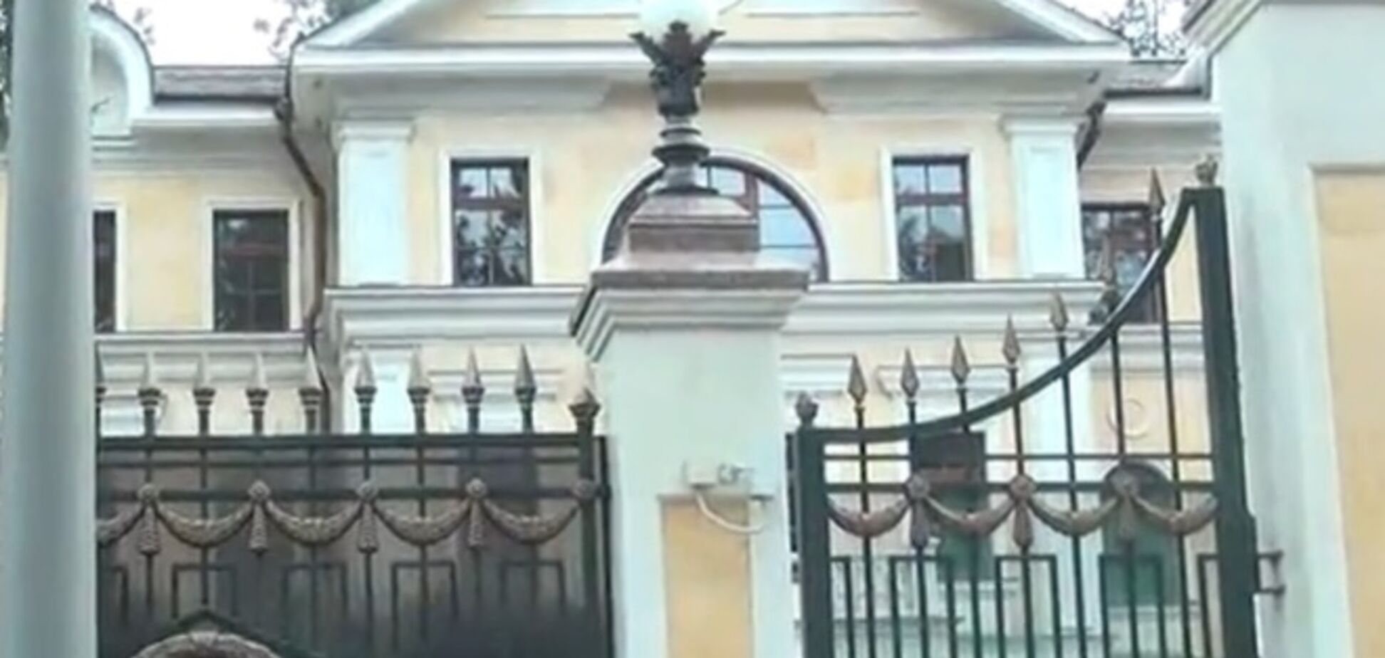 Янукович купил особняк в подмосковном поселке 'Ланшафдт' - СМИ