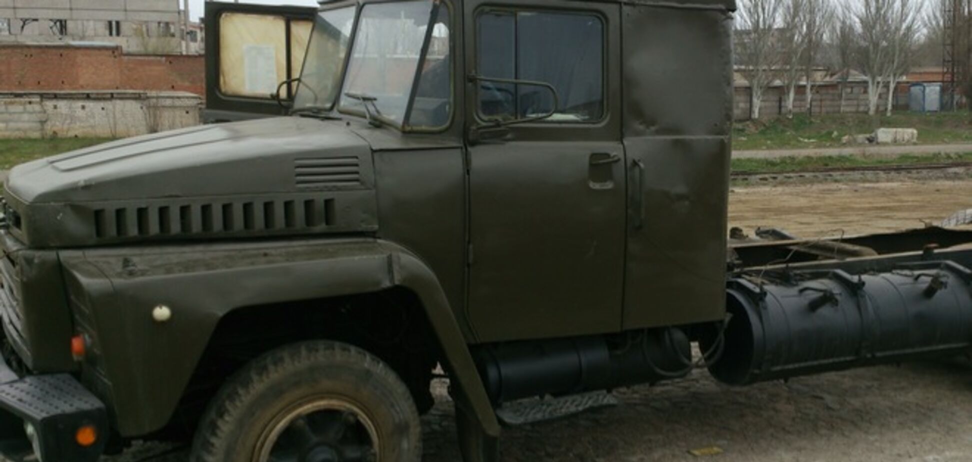 Российские оккупанты перед отправкой разбили украинскую военную технику