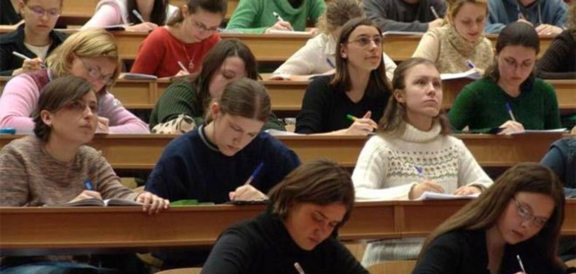 Около тысячи студентов из Крыма перешли в другие вузы Украины