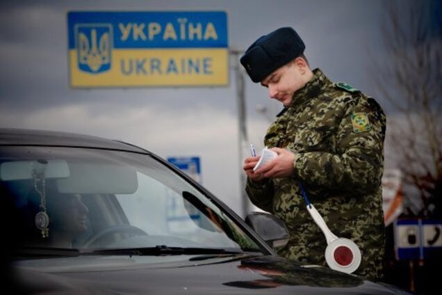 Из Крыма на материк пробираются граждане с недействительными паспортами Украины