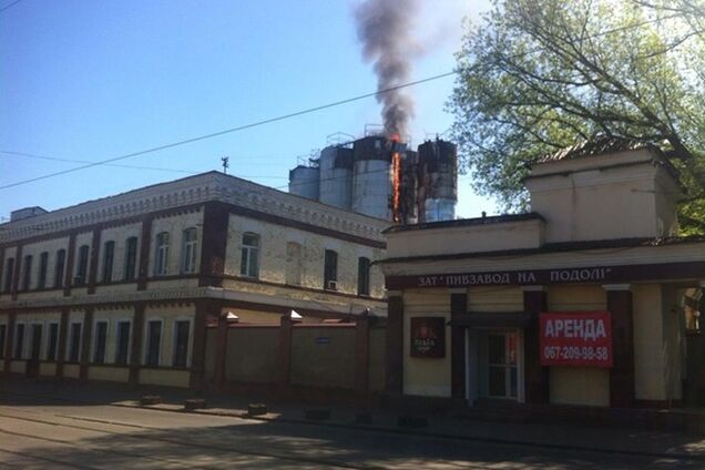 В Киеве горит пивзавод 