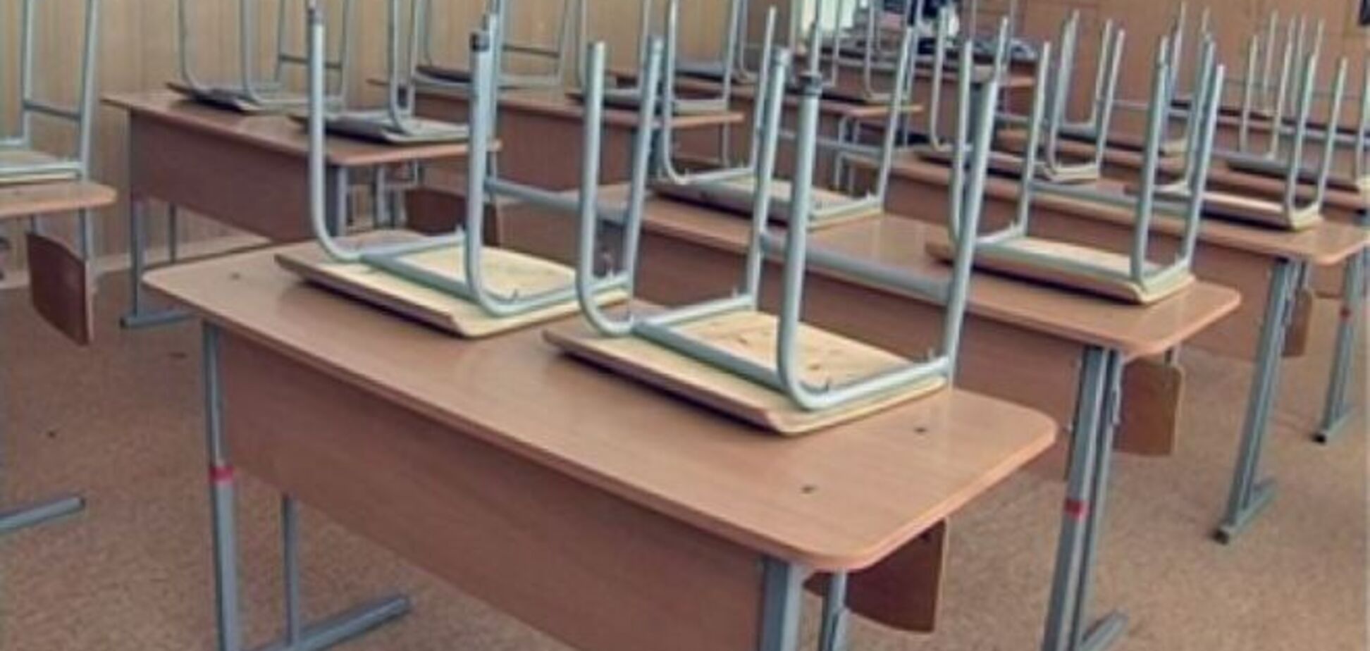 В Славянске закрыли школы, детсады и магазины