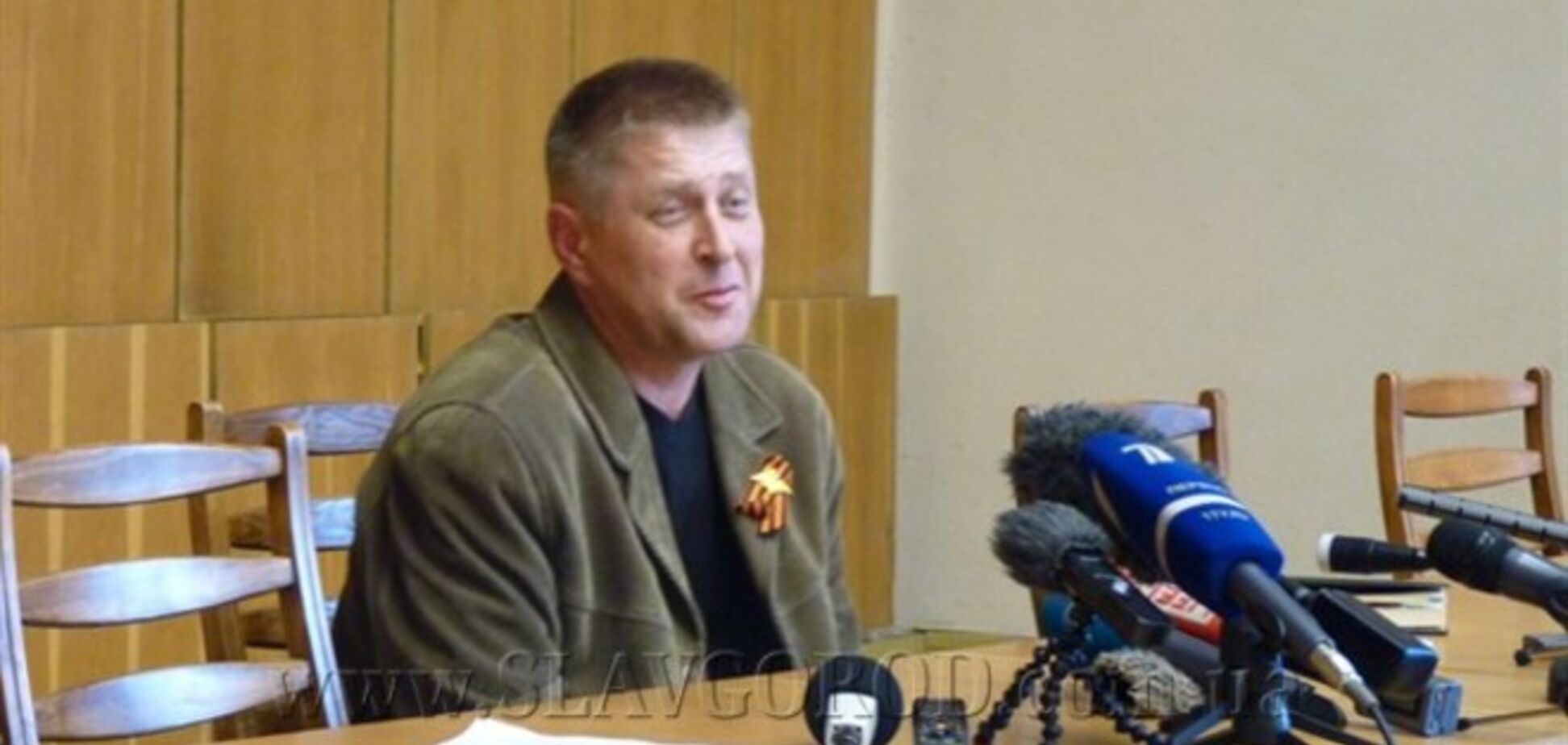 Самопровозглашенный мэр Славянска рассказал, как РФ постоянно помогает людьми