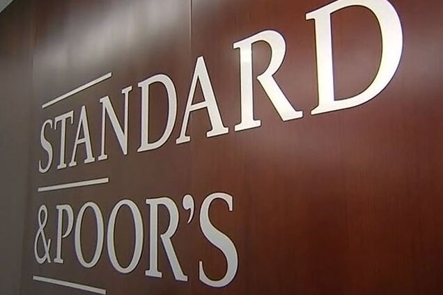 S&P снизило рейтинг России с негативным прогнозом