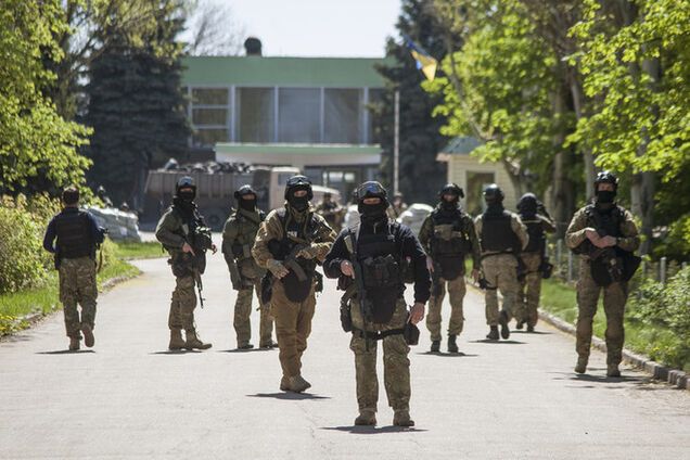 Невідомі в масках і зі зброєю увірвалися до редакції донецького сайту