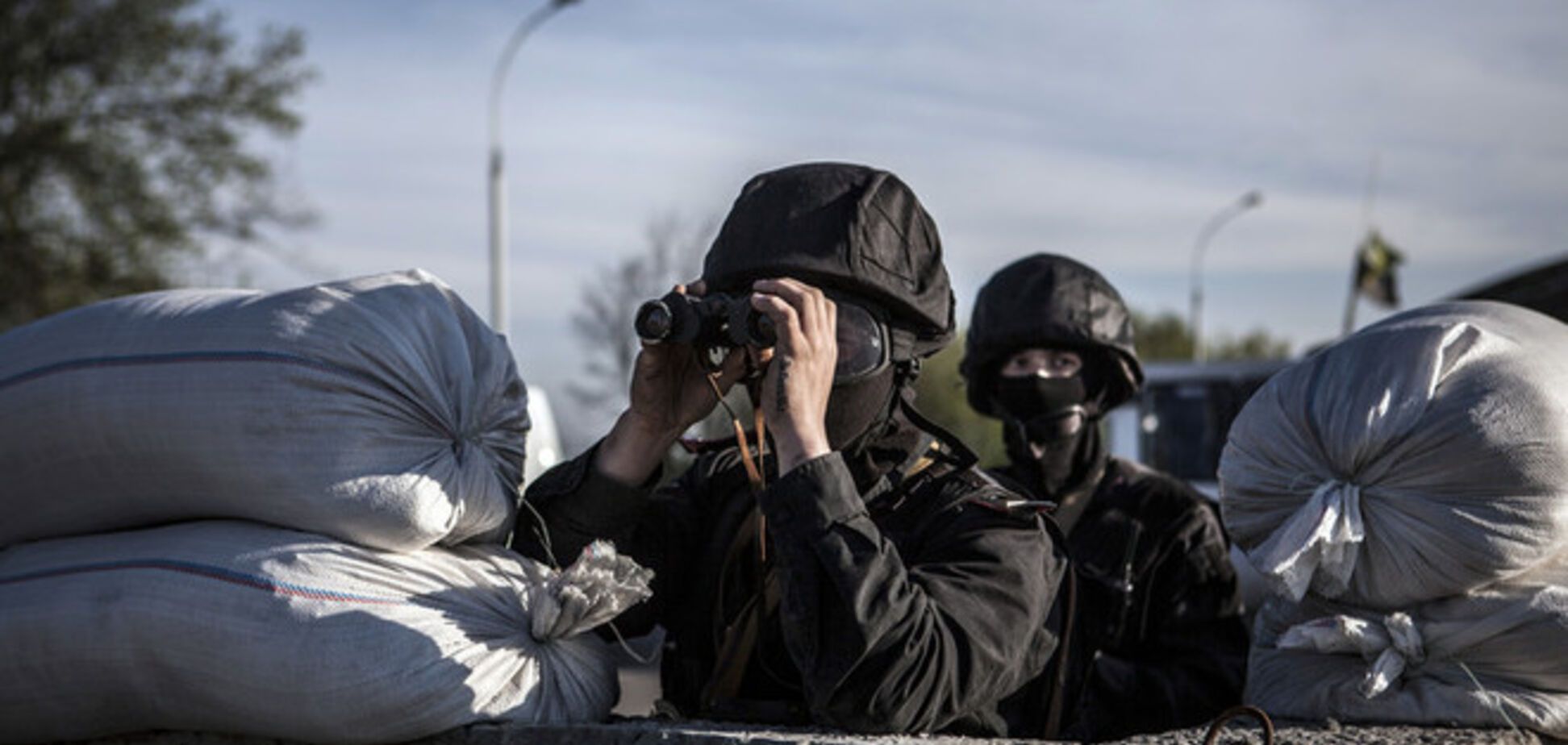 Турчинов поручил силовикам обезопасить журналистов во время АТО