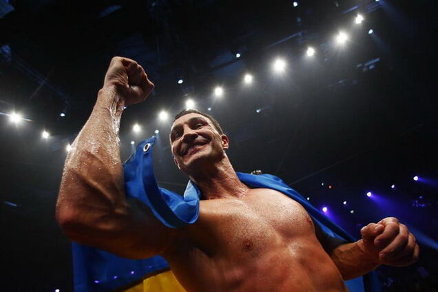 Надрал задницу. Самые смачные фотографии боя Кличко - Леапаи