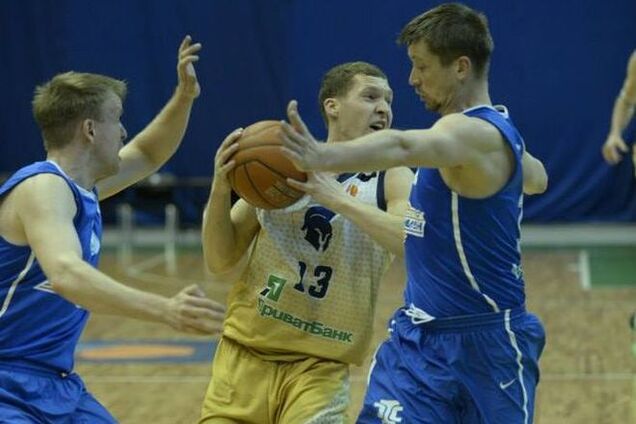 'Азовмаш' сократил отставание от 'Будивельника' в полуфинале Суперлиги