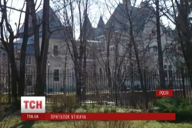 Янукович спешно продает дом на Рублевке в межигорском стиле - СМИ