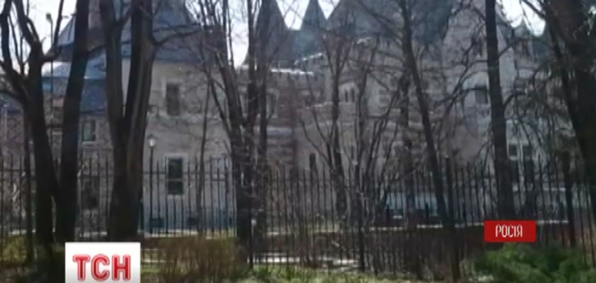 Янукович  спешно продает дом на Рублевке в межигорском стиле  - СМИ