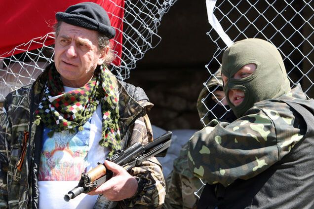 Терористи зняли облогу аеродрому в Краматорську