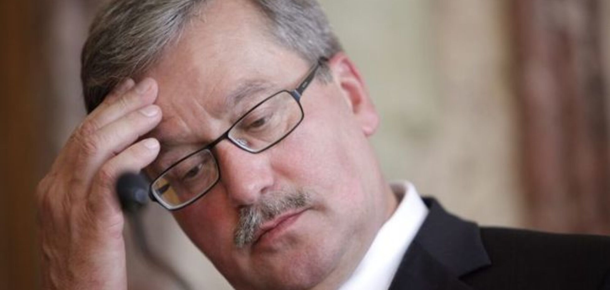 Коморовский считает 'дикостью' захват экспертов ОБСЕ на востоке Украины