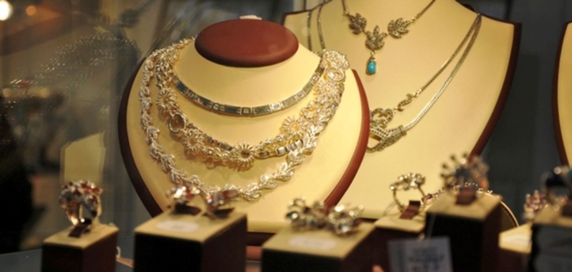 Украинские ювелиры массово спускают цены на бриллианты