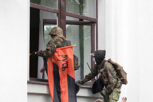 Луганские сепаратисты пытались таранить здание УВД грузовиком