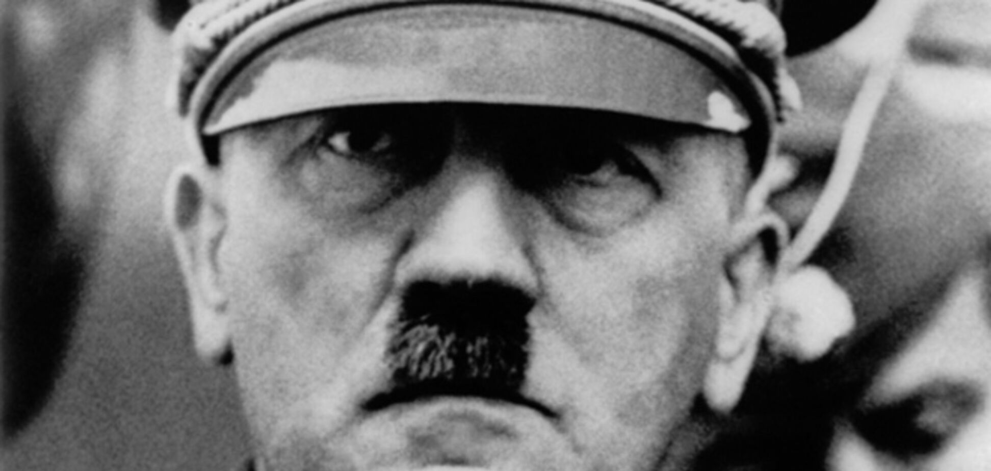 Бывшая горничная Гитлера рассказала, что он ел сладости по ночам