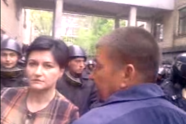 Командир луганского полка ВВ МВД захватчикам ОГА: стреляйте, оружие мы не сдадим