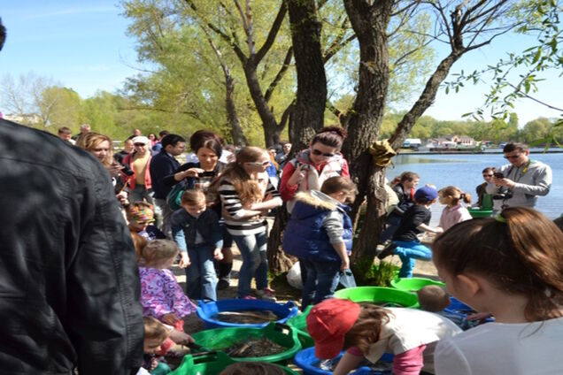 26 квітня в Києві пройшла екологічна акція 'Віднови життя – запусти рибу!'