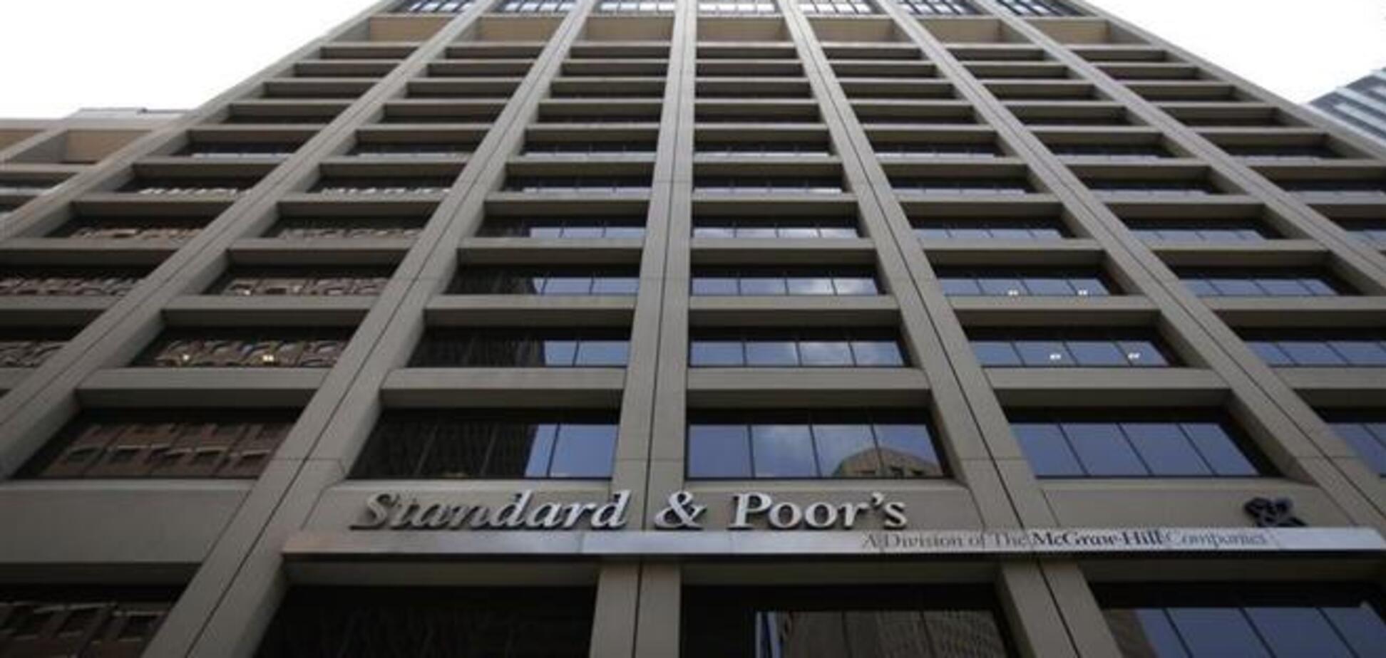 S&P снизило рейтинги 'Газпрома' и 'Роснефти'