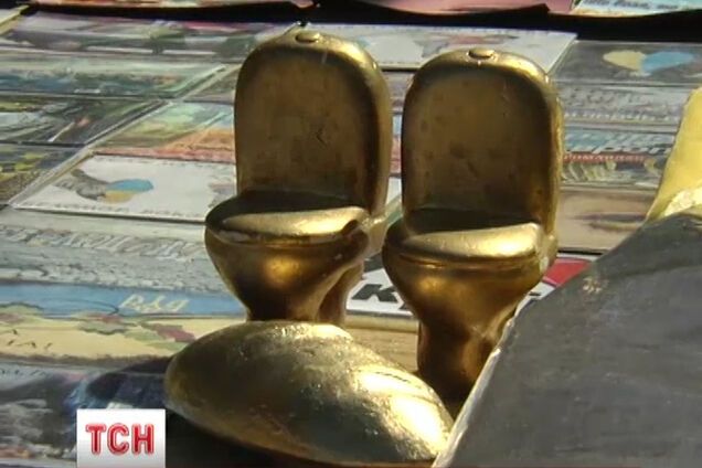 Золотые батон и унитаз Януковича стали трендом у туристов