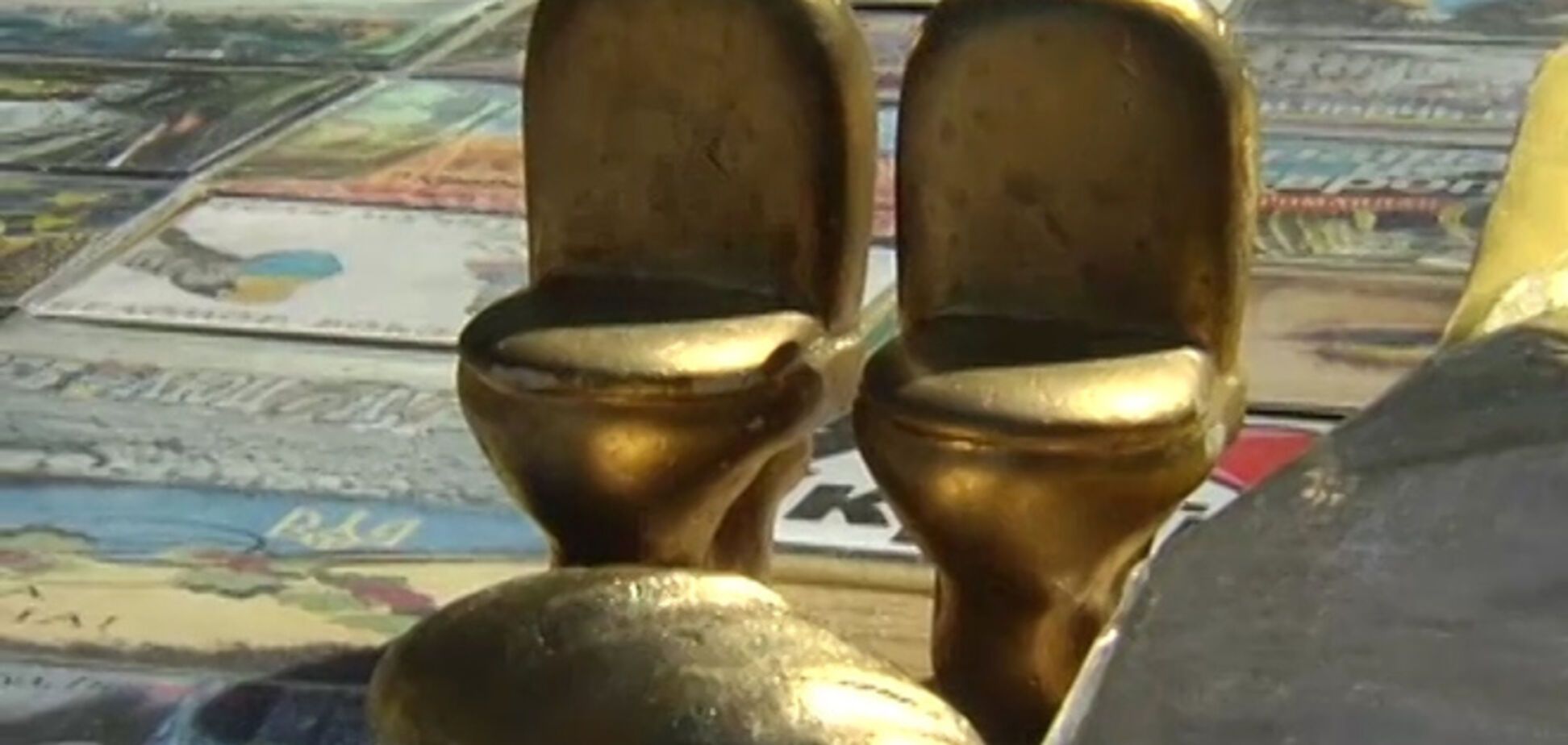 Золоті батон і унітаз Януковича стали трендом у туристів 
