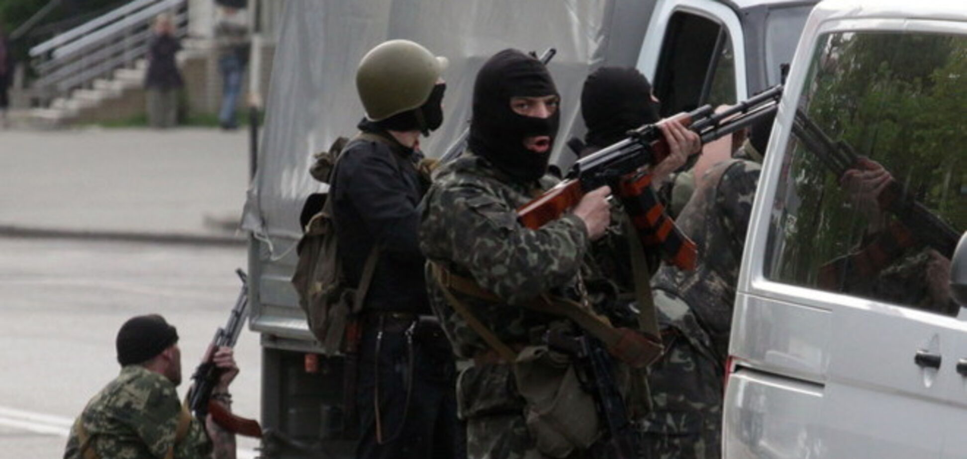 Террористы применили гранаты при штурме луганского УВД