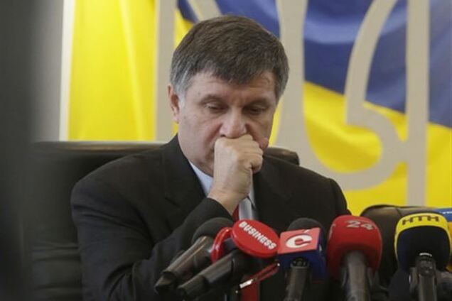 Пресс-конференцию Авакова защищают от провокаций около 100 активистов самообороны