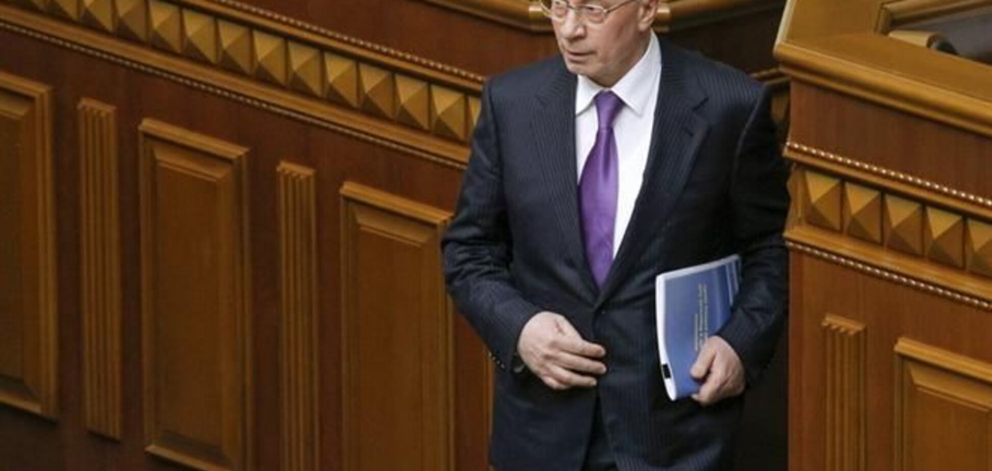 EUobserver: Азаров добивается исключения из санкционного списка ЕС