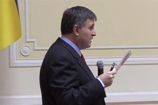 Аваков рассказал, кто в желтых повязках на Институтской расстрелял 17 человек