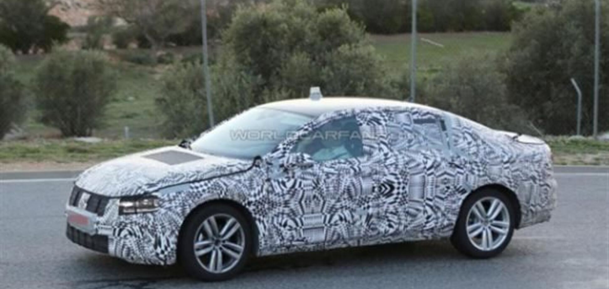 Снимки нового Volkswagen Passat попали в кадр фото-шпионов