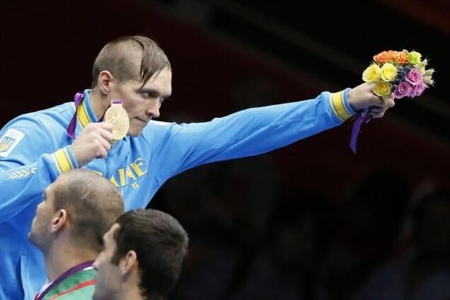 Усик проведет бой в андеркарте поединка Кличко – Леапаи