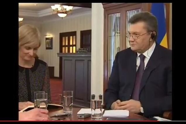 Янукович перед інтерв'ю на 'Дощ': багато чого розумію, але потрібен 'Транслейт'