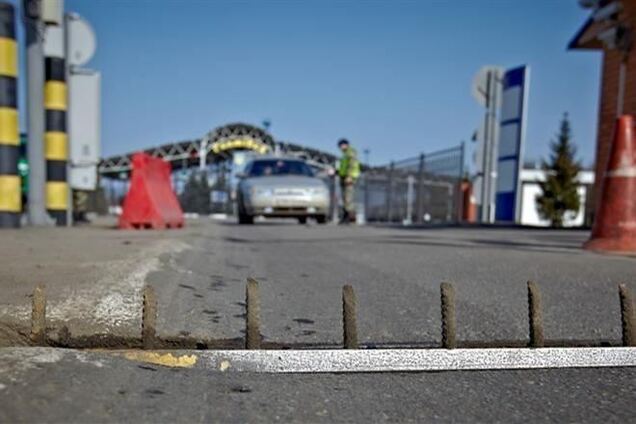 Между Херсонской областью и Крымом образовались километровые пробки