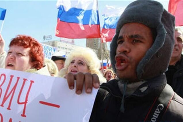 Україна депортує темношкірого екстреміста Бенеса, а Латвія позбавляє його громадянства