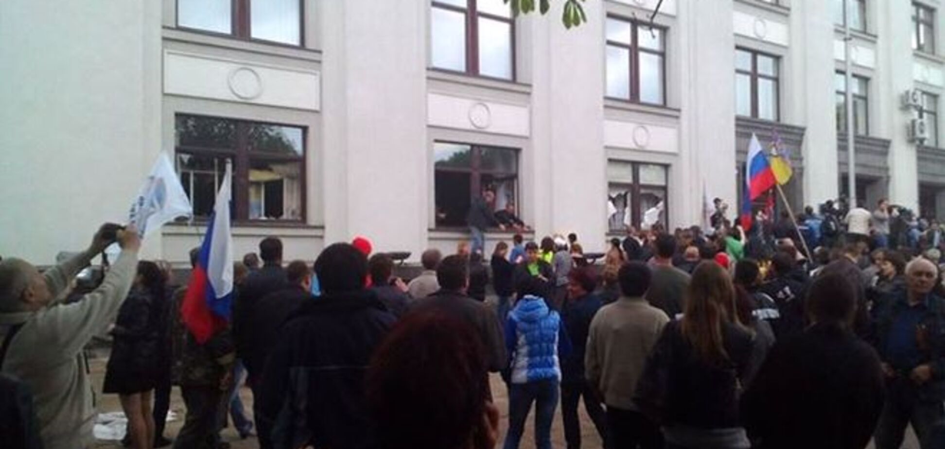 Захватчики присвоили личные вещи сотрудников Луганской ОГА