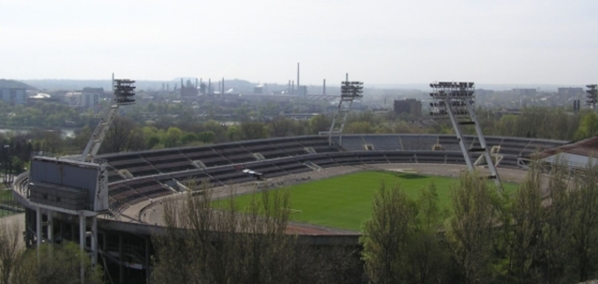 В Донецке террористы начали штурм стадиона 'Шахтер'